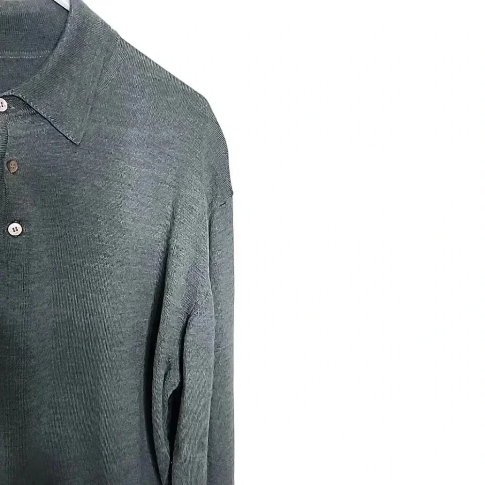 Brook Brothers Wool/ Silk and Cashmere Men Olive Green light weight  sweater.